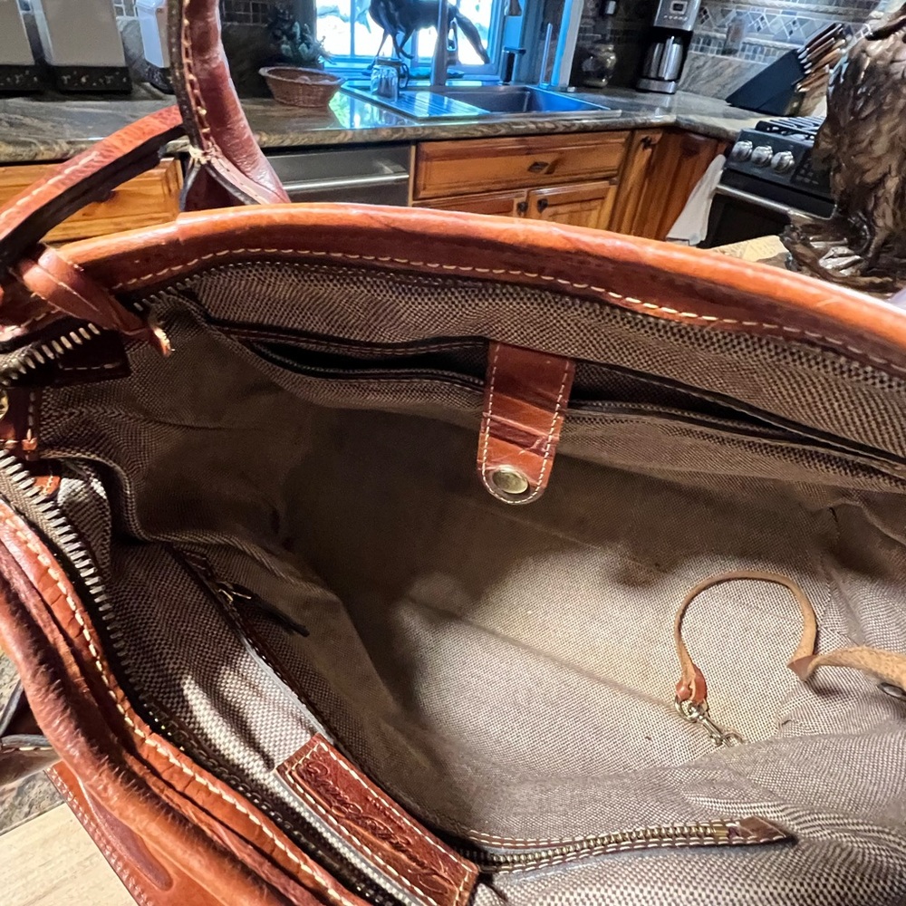Outstanding Dooney and Bourke Zebra/Tiger pattern Leather Handbag. - Picture 7 of 16